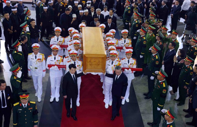 Funeral service held for former State President Tran Duc Luong- Ảnh 11. Funeral service held for former State President Tran Duc Luong- Ảnh 11.
