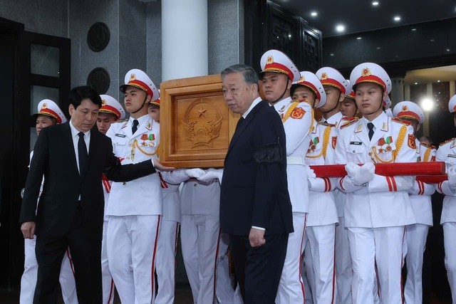 Funeral service held for former State President Tran Duc Luong- Ảnh 12. Funeral service held for former State President Tran Duc Luong- Ảnh 12.