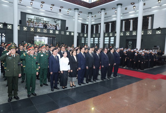 Funeral service held for former State President Tran Duc Luong- Ảnh 2. Funeral service held for former State President Tran Duc Luong- Ảnh 2.