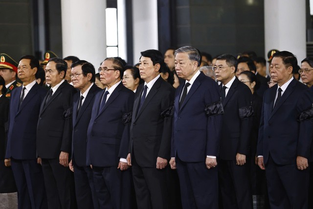 Funeral service held for former State President Tran Duc Luong- Ảnh 3. Funeral service held for former State President Tran Duc Luong- Ảnh 3.