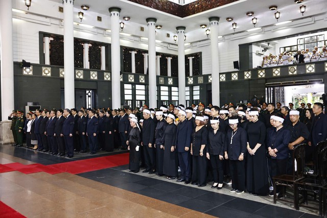 Funeral service held for former State President Tran Duc Luong- Ảnh 4. Funeral service held for former State President Tran Duc Luong- Ảnh 4.