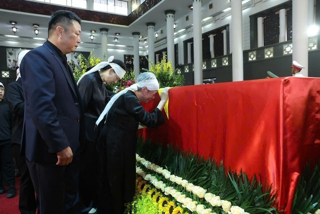 Funeral service held for former State President Tran Duc Luong- Ảnh 9. Funeral service held for former State President Tran Duc Luong- Ảnh 9.