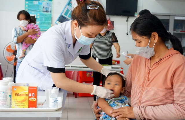 Vì sao trẻ 6 đến 60 tháng tuổi nhất định phải uống vitamin A?- Ảnh 1. Vì sao trẻ 6 đến 60 tháng tuổi nhất định phải uống vitamin A?- Ảnh 1.