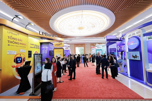 Tổng đài đa kênh thông minh của LPBank tạo dấu ấn nổi bật tại sự kiện Chuyển đổi số ngành ngân hàng - Ảnh 3. Tổng đài đa kênh thông minh của LPBank tạo dấu ấn nổi bật tại sự kiện Chuyển đổi số ngành ngân hàng - Ảnh 3.