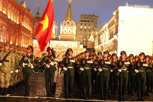 Quân nhân Việt Nam tham gia duyệt binh trên Quảng trường Đỏ- Ảnh 1. Quân nhân Việt Nam tham gia duyệt binh trên Quảng trường Đỏ- Ảnh 1.