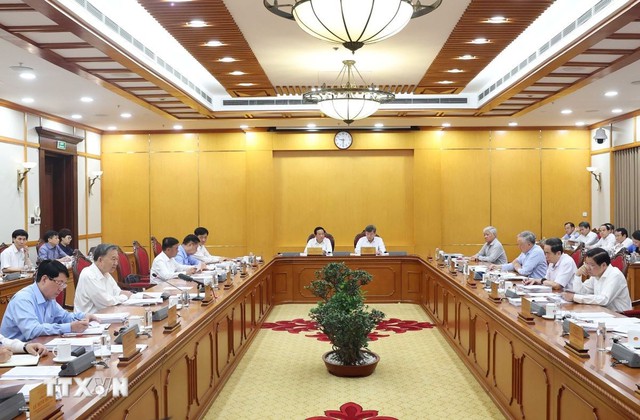 Tổng Bí thư Tô Lâm chủ trì họp về sắp xếp tổ chức
bộ máy và đơn vị hành chính các cấp- Ảnh 4. Tổng Bí thư Tô Lâm chủ trì họp về sắp xếp tổ chức
bộ máy và đơn vị hành chính các cấp- Ảnh 4.