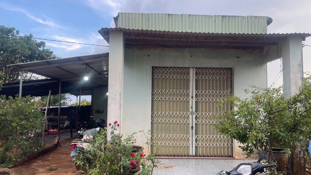 Người mẹ và 2 con nhỏ tử vong trong căn nhà khóa trái- Ảnh 1. Người mẹ và 2 con nhỏ tử vong trong căn nhà khóa trái- Ảnh 1.