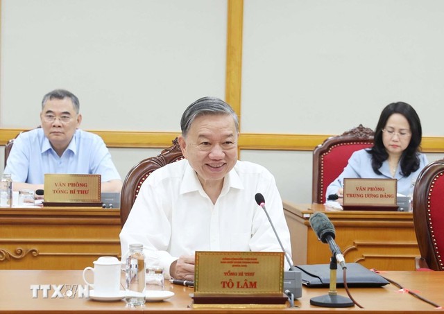 Tổng Bí thư Tô Lâm chủ trì họp về sắp xếp tổ chức
bộ máy và đơn vị hành chính các cấp- Ảnh 1. Tổng Bí thư Tô Lâm chủ trì họp về sắp xếp tổ chức
bộ máy và đơn vị hành chính các cấp- Ảnh 1.