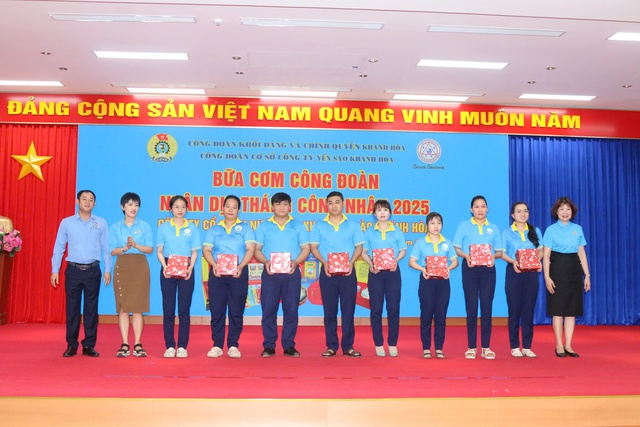 Sanvinest Khánh Hòa: Bữa cơm Công đoàn, gắn kết người lao động- Ảnh 2. Sanvinest Khánh Hòa: Bữa cơm Công đoàn, gắn kết người lao động- Ảnh 2.
