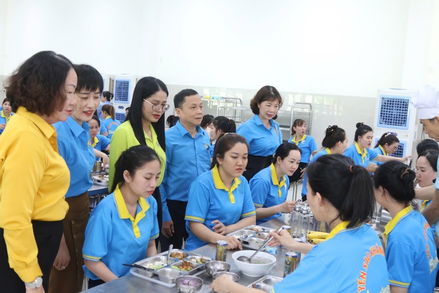 Sanvinest Khánh Hòa: Bữa cơm Công đoàn, gắn kết người lao động- Ảnh 3. Sanvinest Khánh Hòa: Bữa cơm Công đoàn, gắn kết người lao động- Ảnh 3.