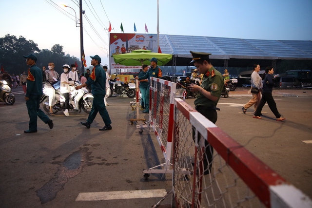 TP HCM: Hàng ngàn người đang hướng về chùa Thanh Tâm- Ảnh 5. TP HCM: Hàng ngàn người đang hướng về chùa Thanh Tâm- Ảnh 5.