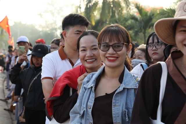 TP HCM: Hàng ngàn người đang hướng về chùa Thanh Tâm- Ảnh 16. TP HCM: Hàng ngàn người đang hướng về chùa Thanh Tâm- Ảnh 16.