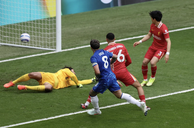 Tân vương Liverpool thảm bại, Chelsea tăng tốc đua Top 5 Ngoại hạng- Ảnh 2. Tân vương Liverpool thảm bại, Chelsea tăng tốc đua Top 5 Ngoại hạng- Ảnh 2.