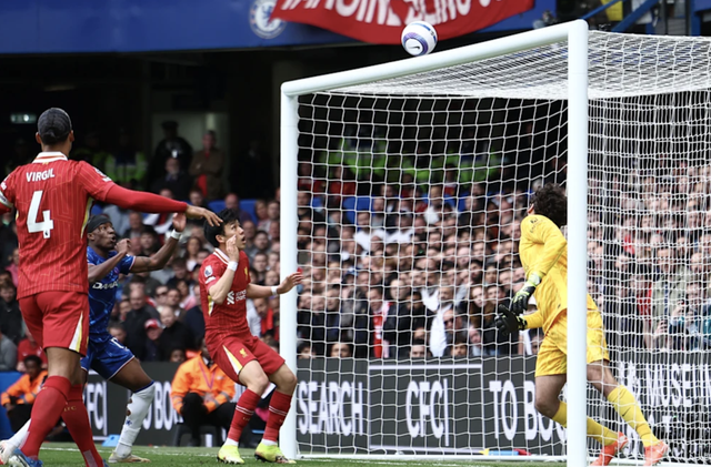 Tân vương Liverpool thảm bại, Chelsea tăng tốc đua Top 5 Ngoại hạng- Ảnh 3. Tân vương Liverpool thảm bại, Chelsea tăng tốc đua Top 5 Ngoại hạng- Ảnh 3.