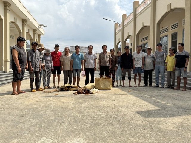 34 người đang say sưa sát phạt cờ bạc thì công an ập tới - Ảnh 2.