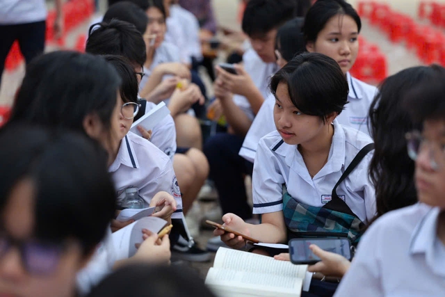 14 giờ ngày 6-5: Tư vấn về "Đăng ký và điều chỉnh nguyện vọng lớp 10 tại TP HCM"- Ảnh 1. 14 giờ ngày 6-5: Tư vấn về "Đăng ký và điều chỉnh nguyện vọng lớp 10 tại TP HCM"- Ảnh 1.