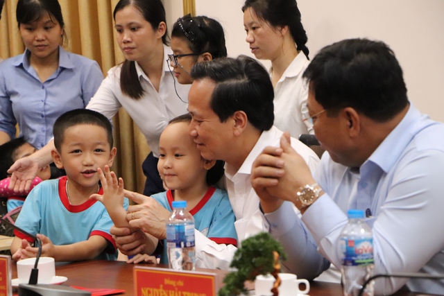 Đại lễ Vesak 2025: 230 suất quà trao đến trẻ em khuyết tật- Ảnh 2. Đại lễ Vesak 2025: 230 suất quà trao đến trẻ em khuyết tật- Ảnh 2.