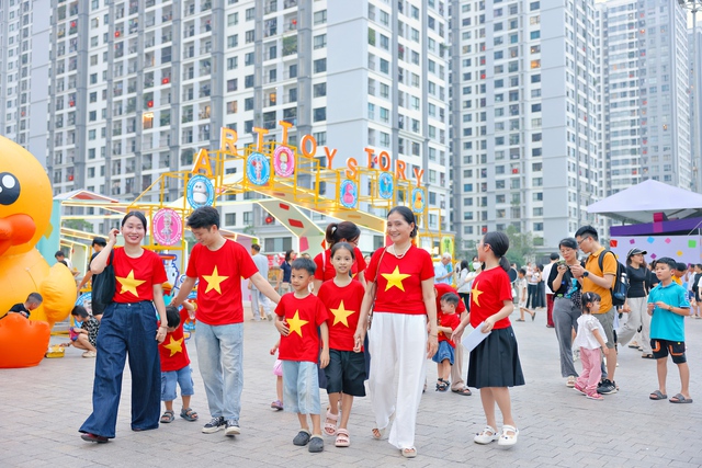 Chuỗi sự kiện "Việt Malliday - Hè Holiday": Trải nghiệm hè rực rỡ gắt kết tinh thần Việt- Ảnh 2. Chuỗi sự kiện "Việt Malliday - Hè Holiday": Trải nghiệm hè rực rỡ gắt kết tinh thần Việt- Ảnh 2.