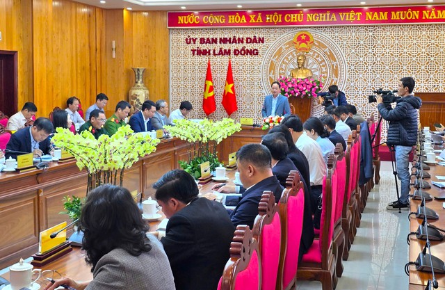 Lâm Đồng: Sẽ xem xét đình chỉ chức vụ Chủ tịch UBND huyện nếu tiếp tục chậm triển khai dự án cao tốc - Ảnh 1.
