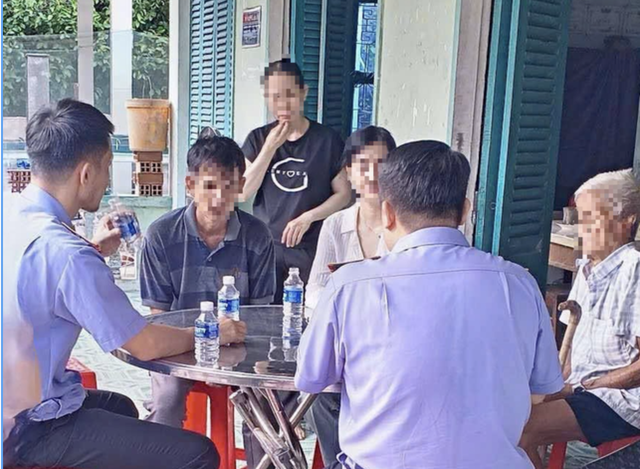 Diễn biến toàn bộ vụ tai nạn làm bé gái tử vong ở Vĩnh Long- Ảnh 8. Diễn biến toàn bộ vụ tai nạn làm bé gái tử vong ở Vĩnh Long- Ảnh 8.
