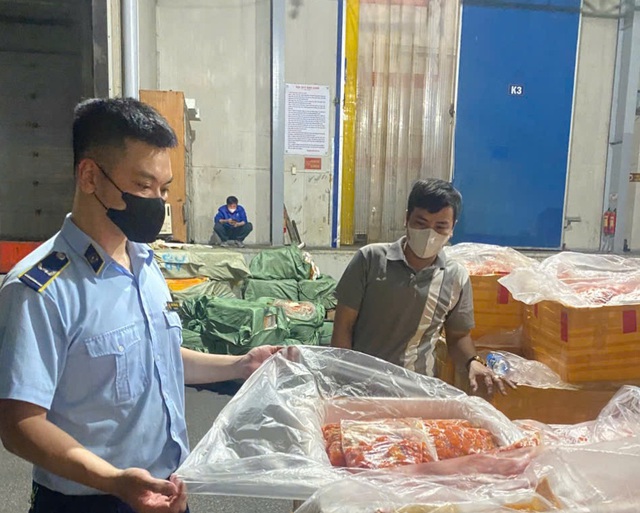 Thu hơn 7 tấn trứng non, tràng gà, nầm heo không rõ nguồn gốc - Ảnh 1.