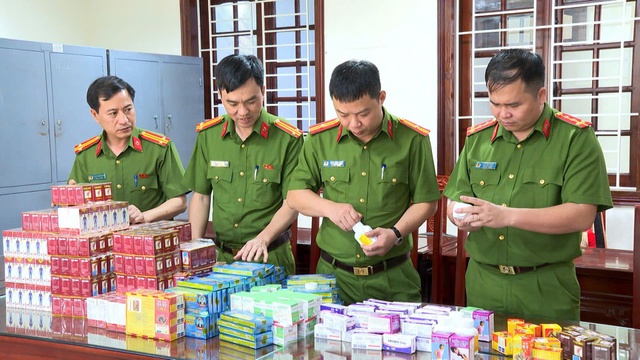 Thuốc giả, thực phẩm bẩn: Không thể để "có luật mà vẫn lọt tội" - Ảnh 1. Thuốc giả, thực phẩm bẩn: Không thể để "có luật mà vẫn lọt tội" - Ảnh 1.