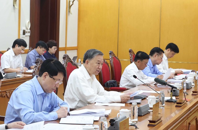Chủ trương của Bộ Chính trị, Ban Bí thư về dự kiến nhân sự chủ chốt địa phương sau sáp nhập - Ảnh 1.