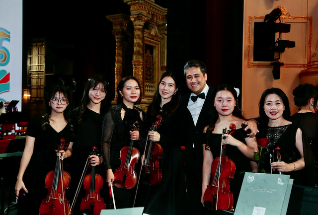 Tổng Bí thư Tô Lâm dự chương trình hòa nhạc hữu nghị Việt Nam - Kazakhstan- Ảnh 4. Tổng Bí thư Tô Lâm dự chương trình hòa nhạc hữu nghị Việt Nam - Kazakhstan- Ảnh 4.
