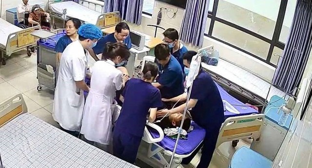 Hành hung nhân viên y tế: Khi nào chấm dứt?- Ảnh 2. Hành hung nhân viên y tế: Khi nào chấm dứt?- Ảnh 2.