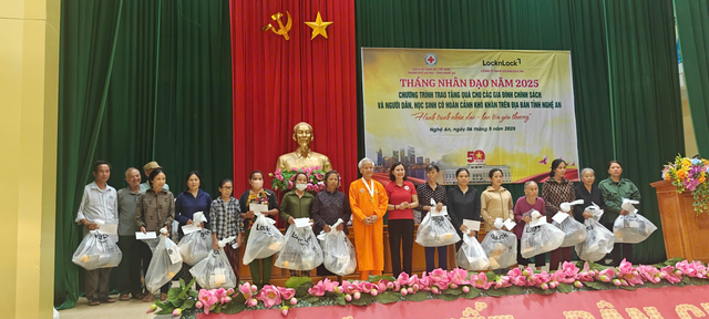 Hội Chữ thập đỏ Hà Nội cùng phật tử Chùa Thiền Tông Tân Diệu chung tay hỗ trợ người nghèo.- Ảnh 3. Hội Chữ thập đỏ Hà Nội cùng phật tử Chùa Thiền Tông Tân Diệu chung tay hỗ trợ người nghèo.- Ảnh 3.