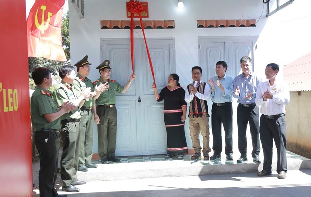 Xử lý trách nhiệm cán bộ nếu chậm xóa nhà tạm, dột nát- Ảnh 3. Xử lý trách nhiệm cán bộ nếu chậm xóa nhà tạm, dột nát- Ảnh 3.