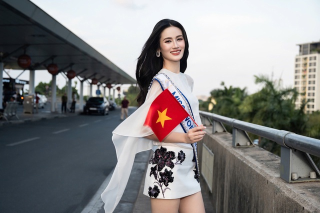 Hoa hậu Ý Nhi mang hơn 160 kg hành lý đến Ấn Độ thi Miss World - Ảnh 3.