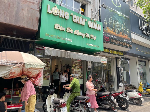 Vụ lòng se điếu dài 40m: Chủ quán chưa xuất trình được giấy tờ nguồn gốc thực phẩm - Ảnh 2.