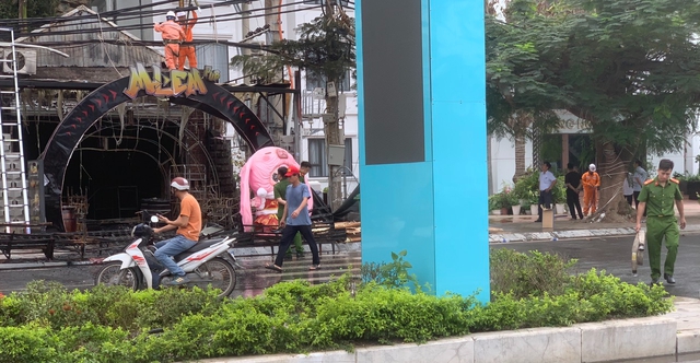 Hảo Hoạn tại quán Mlem Pub ở thị trấn Cát Bà, 3 người bị thương - Ảnh 3.