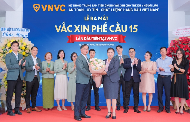 VNVC triển khai tiêm vắc-xin phế cầu 15 cho trẻ em và người lớn- Ảnh 1. VNVC triển khai tiêm vắc-xin phế cầu 15 cho trẻ em và người lớn- Ảnh 1.