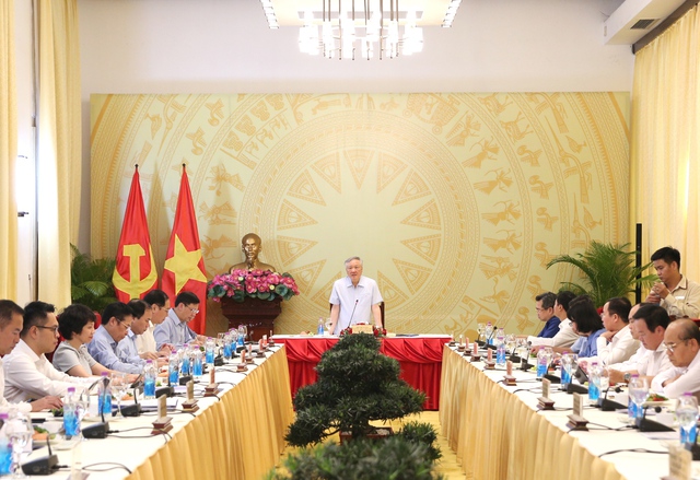 Phó Thủ tướng Thường trực Chính phủ Nguyễn Hòa Bình làm việc với lãnh đạo TP HCM- Ảnh 2. Phó Thủ tướng Thường trực Chính phủ Nguyễn Hòa Bình làm việc với lãnh đạo TP HCM- Ảnh 2.