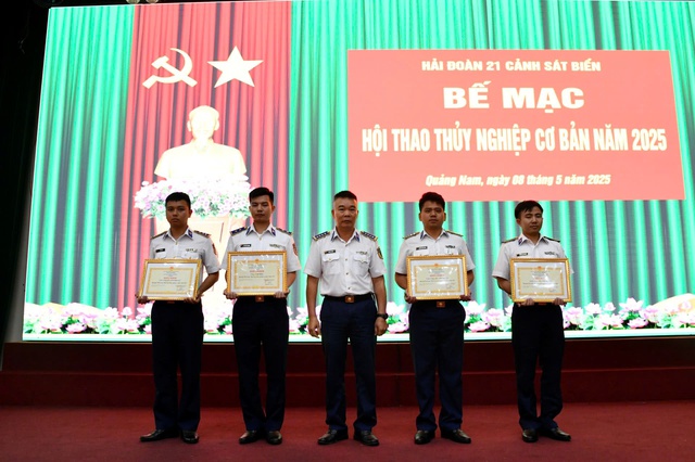 Hải đoàn 21 tổ chức thành công Hội thao thủy nghiệp cơ bản năm 2025- Ảnh 3. Hải đoàn 21 tổ chức thành công Hội thao thủy nghiệp cơ bản năm 2025- Ảnh 3.