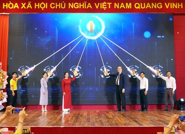 135 sinh viên của Trường ĐH Cửu Long đăng ký sử dụng tên miền “.vn”- Ảnh 3. 135 sinh viên của Trường ĐH Cửu Long đăng ký sử dụng tên miền “.vn”- Ảnh 3.