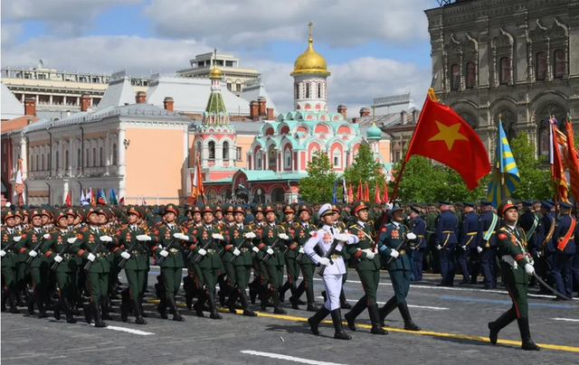 Video: Đoàn Quân đội Nhân dân Việt Nam tham gia duyệt binh tại Quảng trường Đỏ - Ảnh 2. Video: Đoàn Quân đội Nhân dân Việt Nam tham gia duyệt binh tại Quảng trường Đỏ - Ảnh 2.