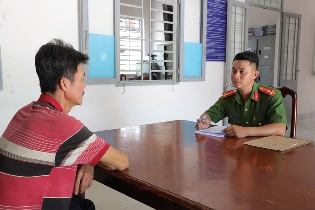 Bất ngờ lý do người đàn ông quấy rối, xúc phạm cán bộ Công an tỉnh Tây Ninh- Ảnh 1. Bất ngờ lý do người đàn ông quấy rối, xúc phạm cán bộ Công an tỉnh Tây Ninh- Ảnh 1.