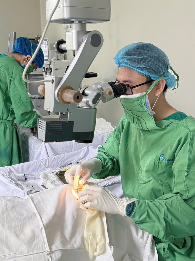 Ca đặt Paul Glaucoma Implant thứ hai, mở ra hy vọng mới cho bệnh nhân glaucoma- Ảnh 1. Ca đặt Paul Glaucoma Implant thứ hai, mở ra hy vọng mới cho bệnh nhân glaucoma- Ảnh 1.