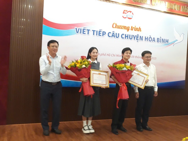 "Viết tiếp câu chuyện hòa bình"-xứng danh biểu tượng nhạc trẻ - Ảnh 3.