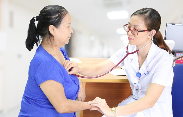 Vì sao Bộ Y tế muốn cấp thuốc mạn tính tới 3 tháng/lần?- Ảnh 1. Vì sao Bộ Y tế muốn cấp thuốc mạn tính tới 3 tháng/lần?- Ảnh 1.