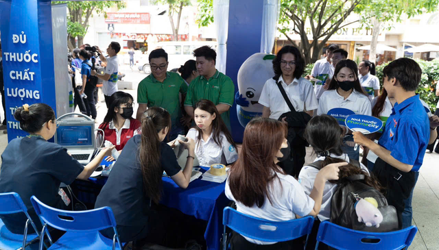 Cùng Pharmacity trải nghiệm mua sắm an toàn trên VNeID tại “Ngày không tiền mặt 2025"- Ảnh 3. Cùng Pharmacity trải nghiệm mua sắm an toàn trên VNeID tại “Ngày không tiền mặt 2025"- Ảnh 3.