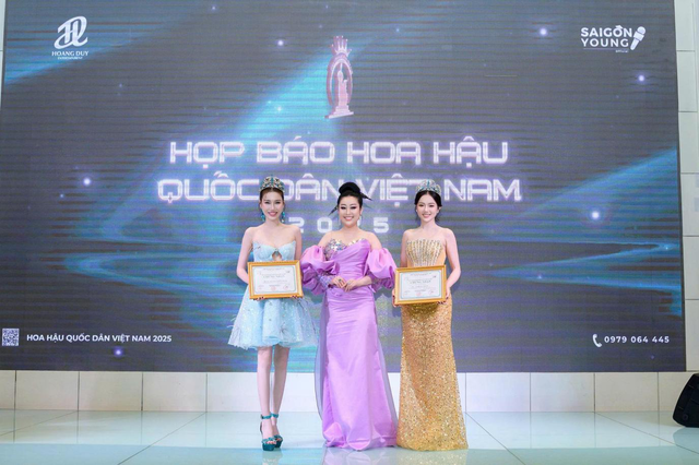 Hoa hậu quốc dân Việt Nam sẽ xử lý mạnh tay với Hoa hậu quảng cáo sai sự thật
- Ảnh 2. Hoa hậu quốc dân Việt Nam sẽ xử lý mạnh tay với Hoa hậu quảng cáo sai sự thật
- Ảnh 2.