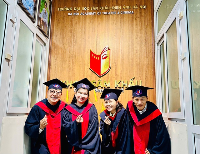 Trịnh Kim Chi, Hạnh Thúy, Thanh Hiệp rạng ngời trong lễ trao bằng Thạc sĩ nghệ thuật tại Hà Nội- Ảnh 1.