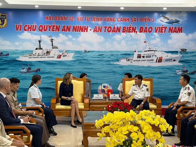 Mỹ chuyển giao tàu tuần tra cho Cảnh sát biển Việt Nam- Ảnh 4. Mỹ chuyển giao tàu tuần tra cho Cảnh sát biển Việt Nam- Ảnh 4.