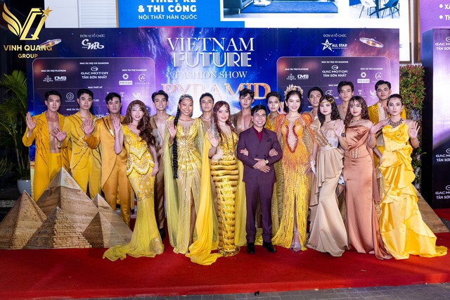 Dàn sao góp mặt trong bộ sưu tập của nhà thiết kế Vinh Quang- Ảnh 3. Dàn sao góp mặt trong bộ sưu tập của nhà thiết kế Vinh Quang- Ảnh 3.
