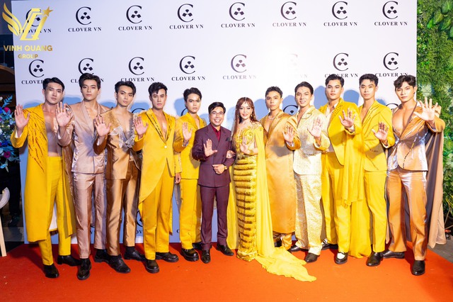 Dàn sao góp mặt trong bộ sưu tập của nhà thiết kế Vinh Quang- Ảnh 4. Dàn sao góp mặt trong bộ sưu tập của nhà thiết kế Vinh Quang- Ảnh 4.
