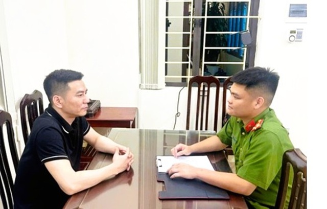 Bắt đối tượng truy nã trong đường dây đánh bạc hàng chục tỉ đồng- Ảnh 1. Bắt đối tượng truy nã trong đường dây đánh bạc hàng chục tỉ đồng- Ảnh 1.